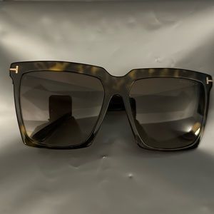 Tom Ford Sabrina tortoise sunglasses mint condition